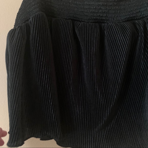Women's Pleated Cropped Top - Picture 2 of 3